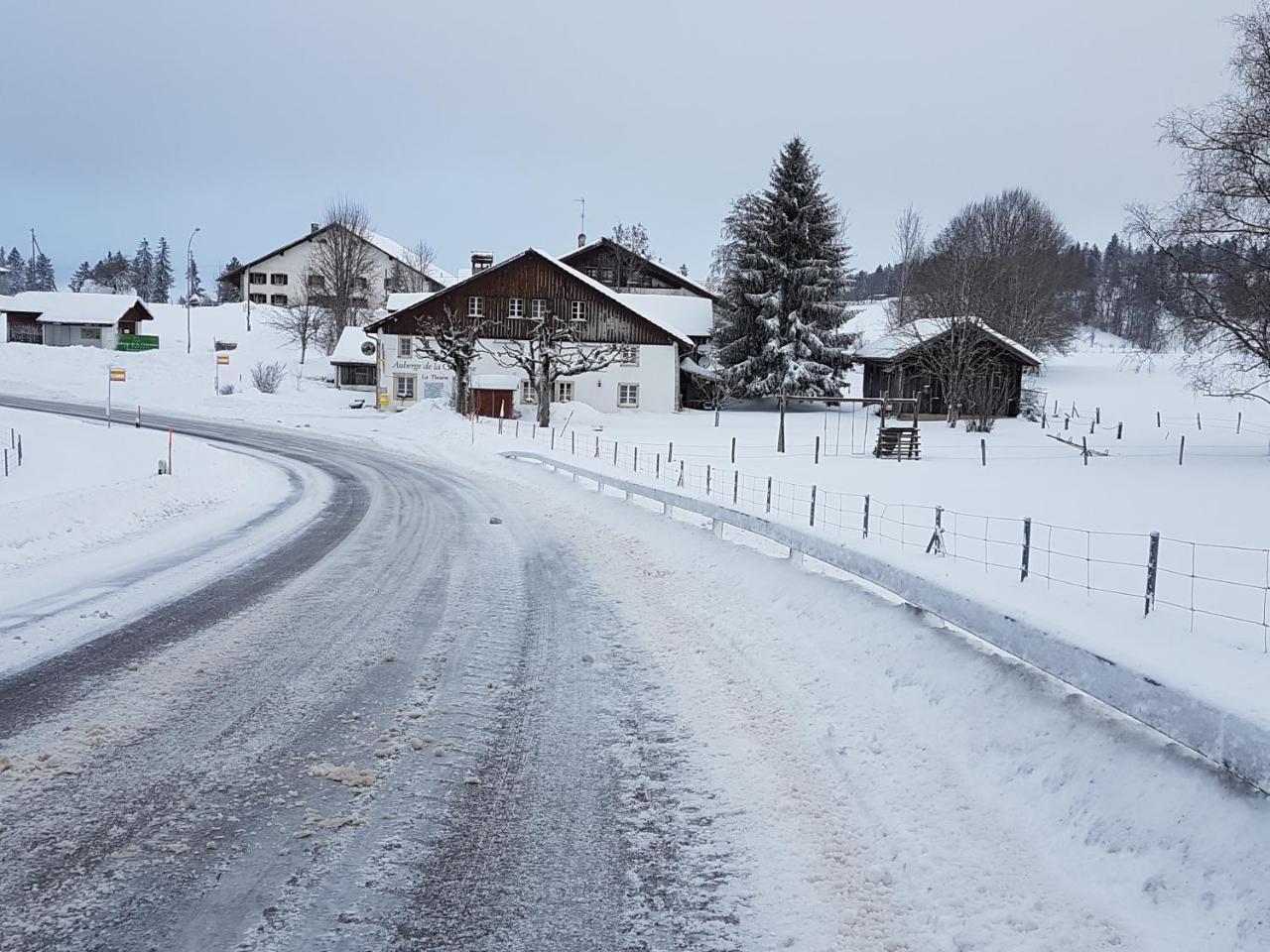 Auberge De La Couronne Сеньлежье Экстерьер фото